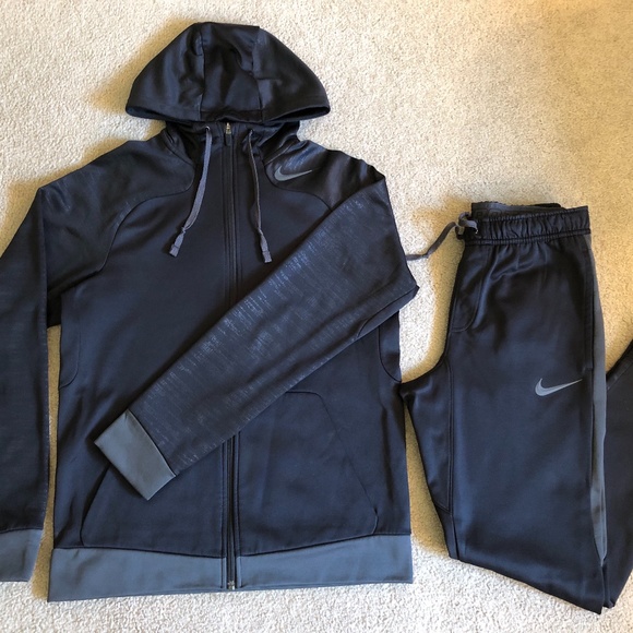 nike therma sweatsuit